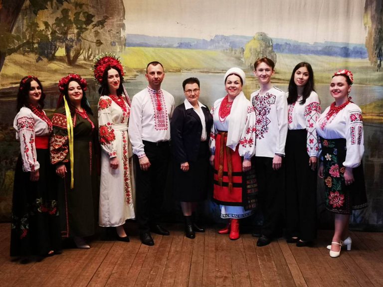 Детальніше про статтю Участь у благодійному концерті «Пісенна вишиванка тобі, моя мамо» на підтримку ЗСУ!