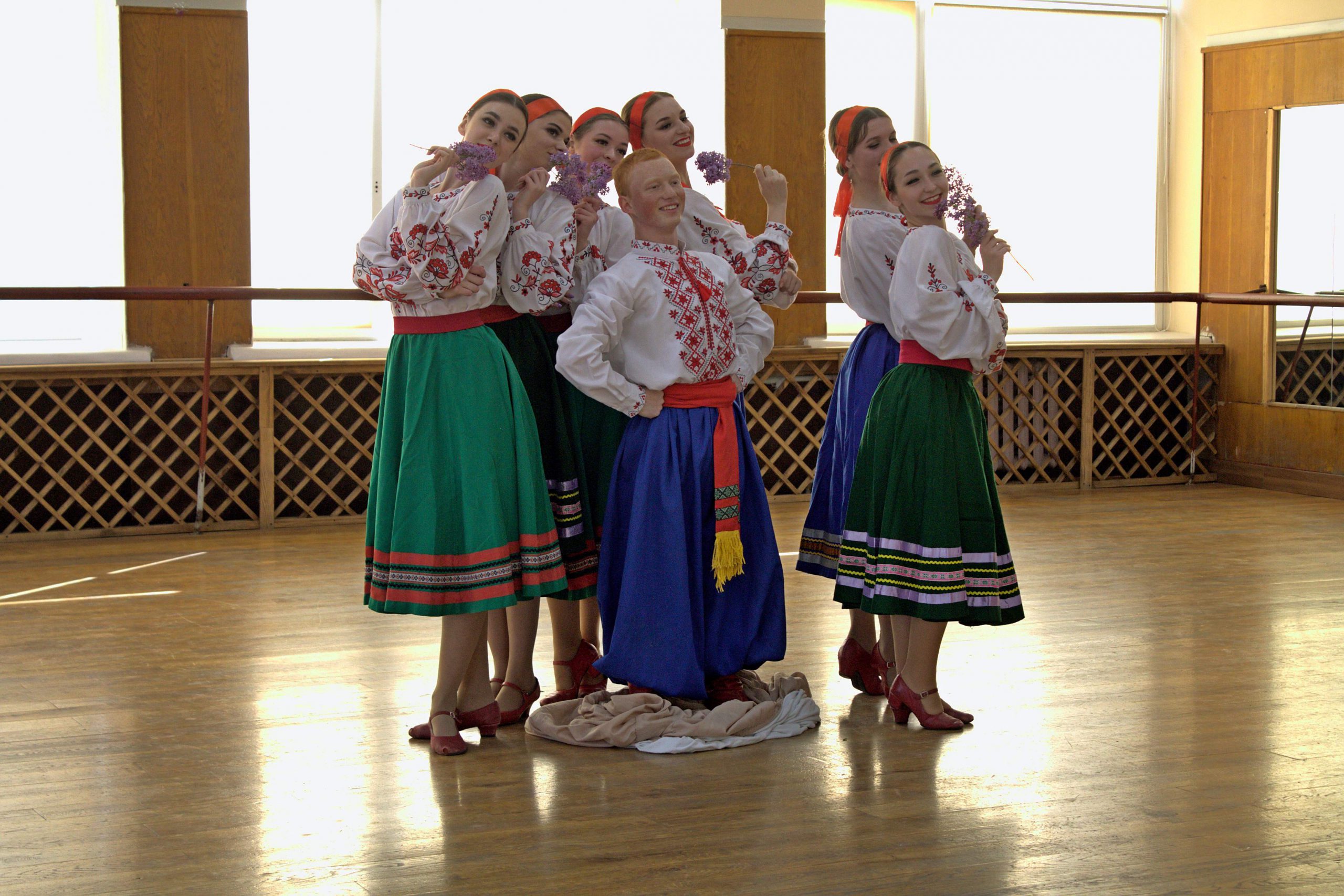Ви зараз переглядаєте Показ дипломних робіт студентів-випускників хореографічних дисциплін з предмету “Композиція та постановка танцю”