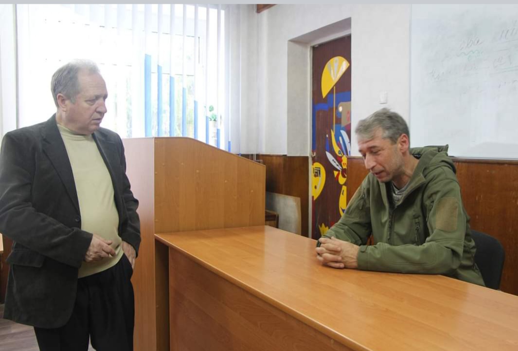 Ви зараз переглядаєте Зустріч викладачів і студентів з аеророзвідником 30-ї ОМБР Володимиром Буренком