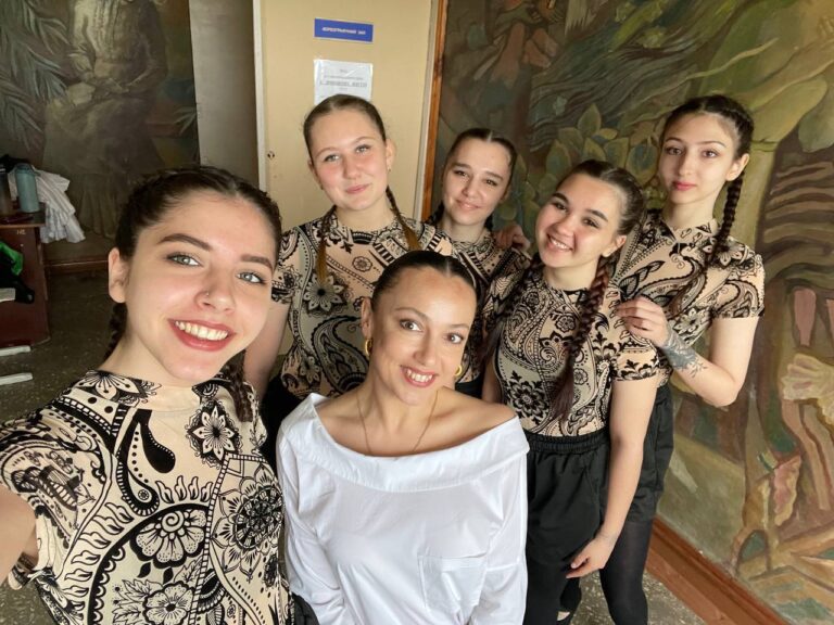 Детальніше про статтю Відкритий урок з предмета “Сучасний танець”