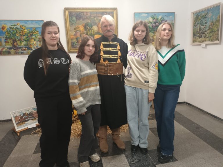 Детальніше про статтю Студентки відділу образотворчого мистецтва відвідали дві мистецькі виставки