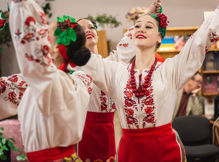 Детальніше про статтю День працівників культури та майстрів народного мистецтва — «Ми у музи черпаємо сили»